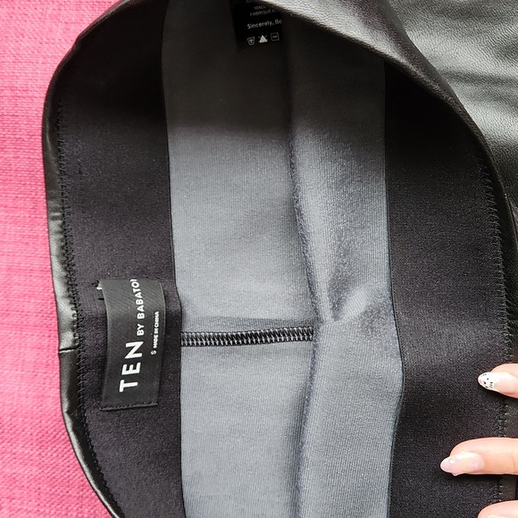 NWOT aritzia TEN by babaton glow leather skirt black S - Picture 4 of 6